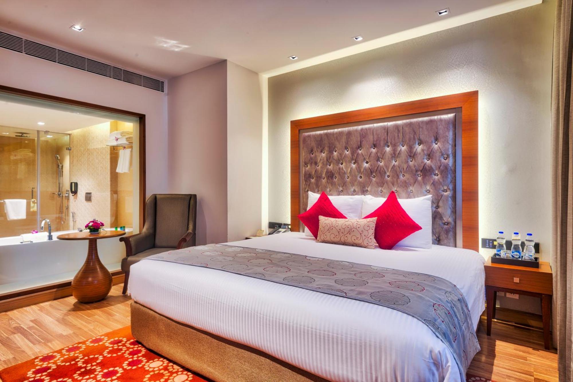 Deluxe Suite Round Trip Airport Transfers