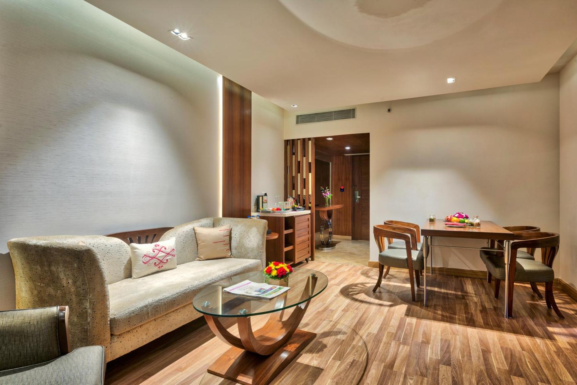 Deluxe Suite Round Trip Airport Transfers