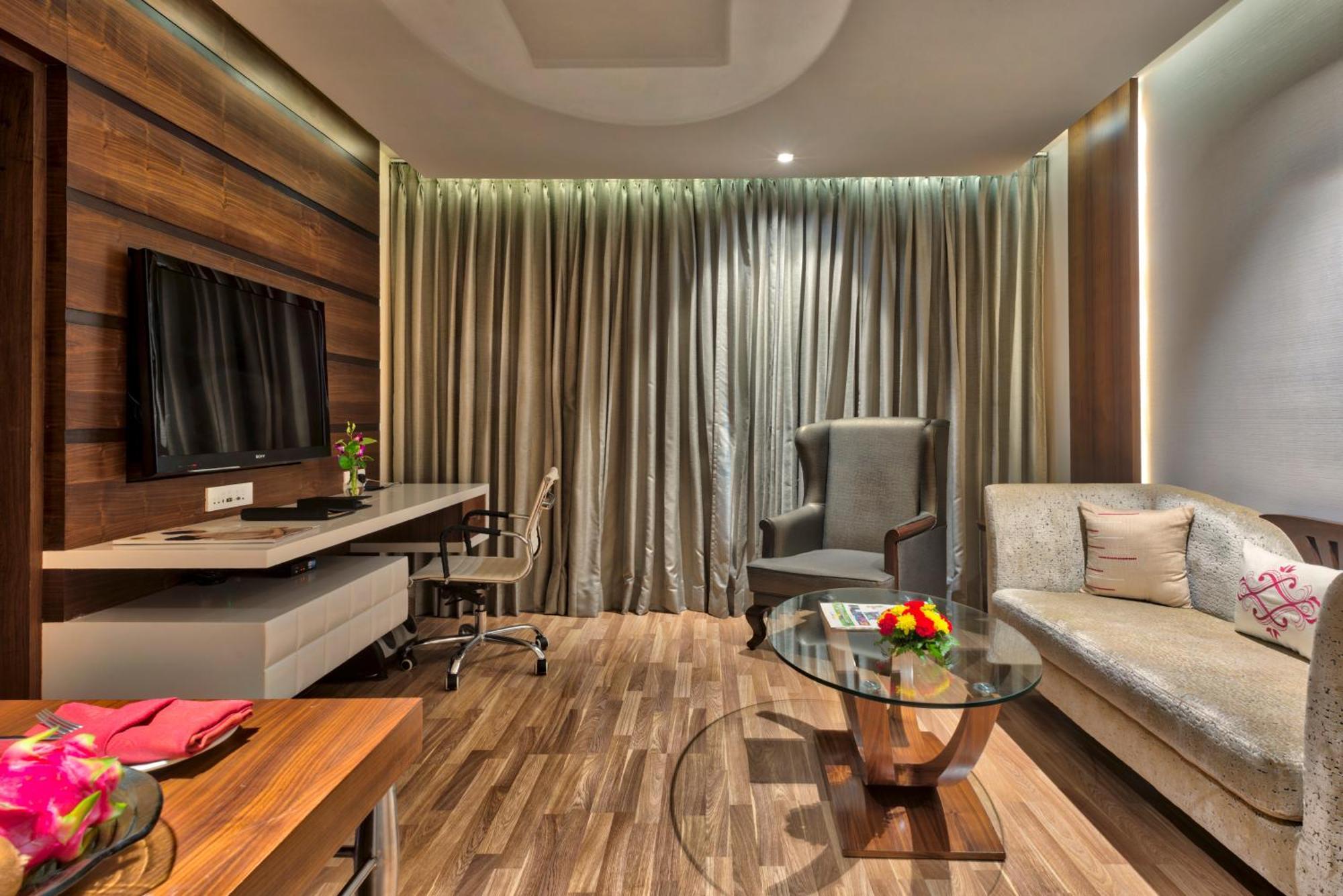 Deluxe Suite Round Trip Airport Transfers