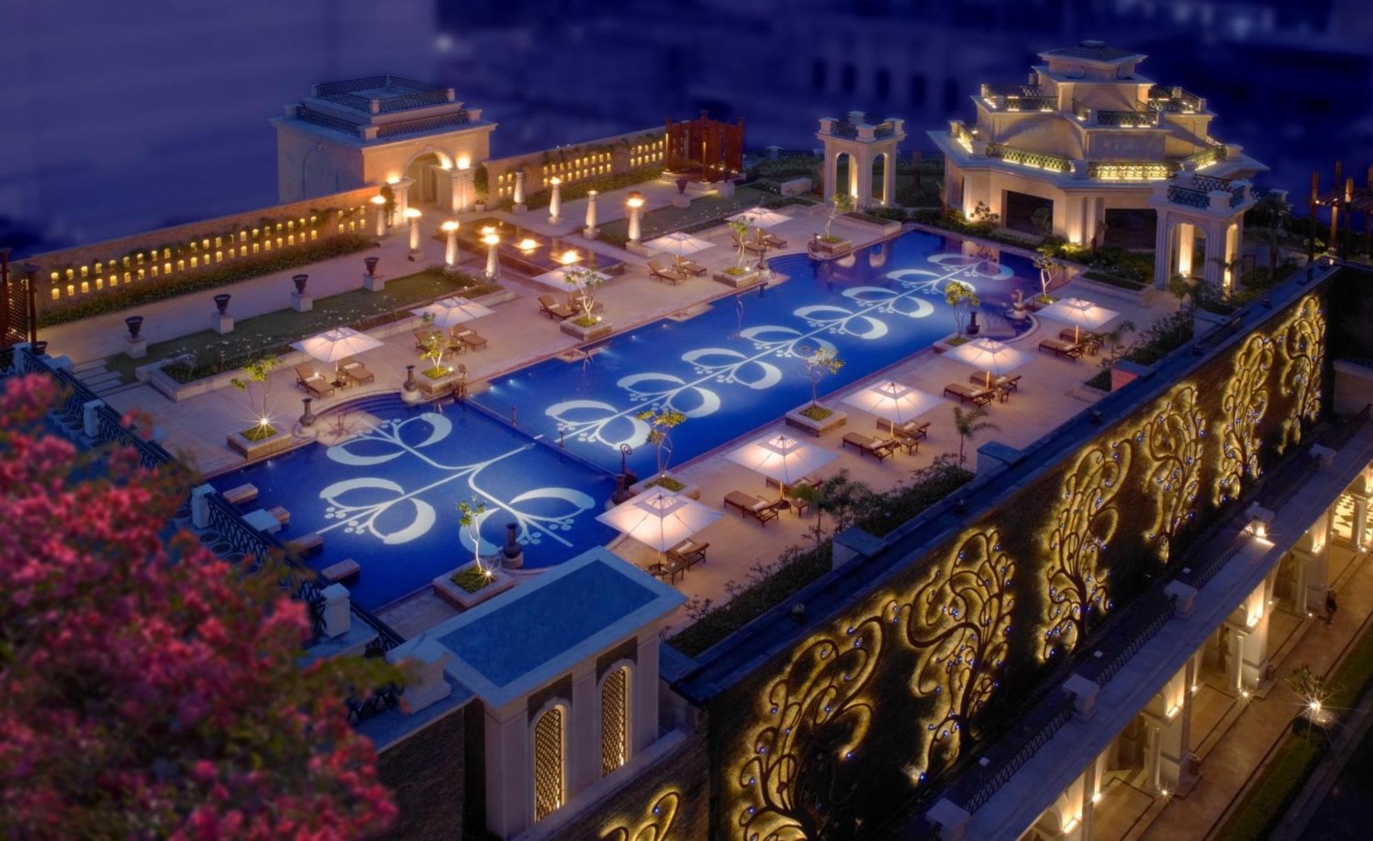 Deluxe Pool View Room